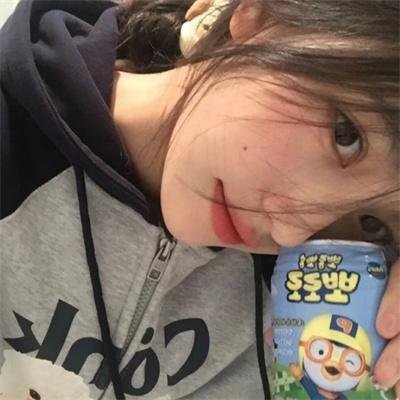 戴脚镣的女孩